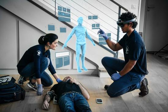 <b>HoloLens的远程医疗解决方案</b>