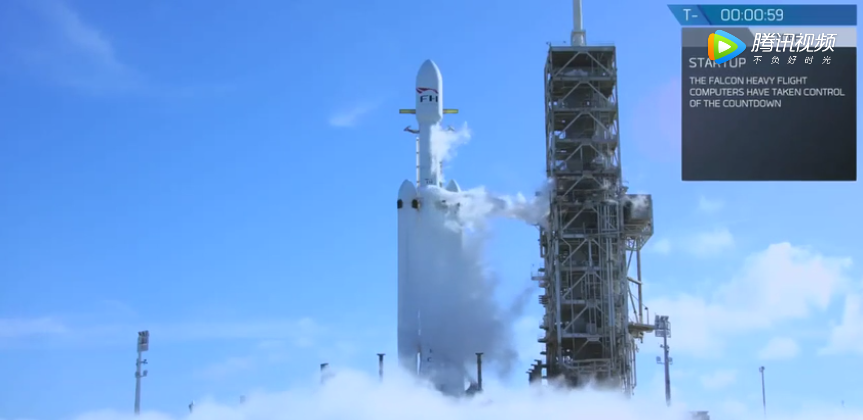 <b>完整视频：SpaceX 猎鹰重型火箭发射成功且成功回收助推器</b>