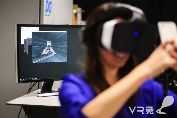 英特尔,Project Alloy,VR头显,合并现实