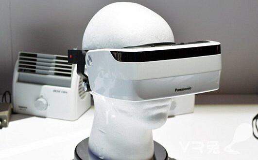 <b>松下CES展示全新VR眼镜 220度超宽视野、采用骨传导耳机技术</b>