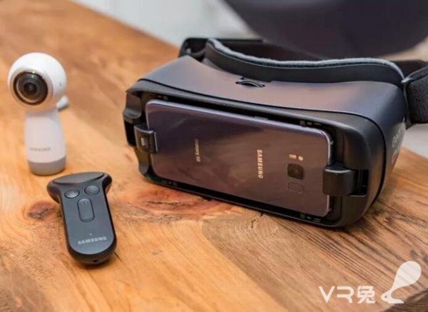 <b>外媒高度评价三星新版Gear VR：移动VR的标杆</b>