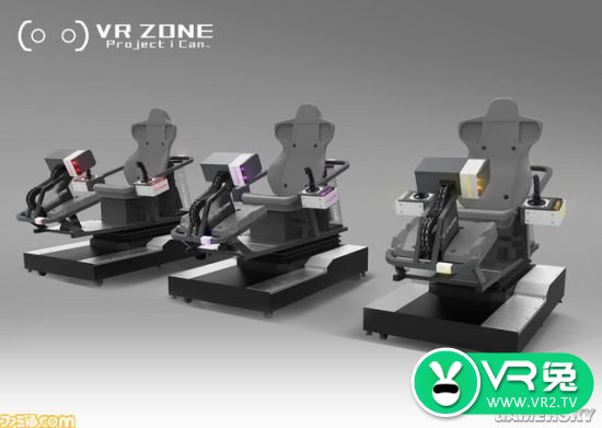 万代南梦宫VR ZONE体验驾驶“EVA VR 魂之座” 一旁的女COSER亮了