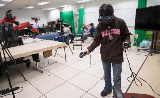 <b>美国布朗大学将使用VR控制机器人的项目代码开源</b>