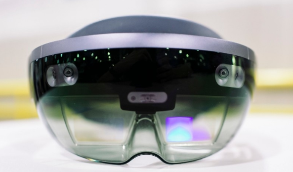 微软HoloLens的生意经