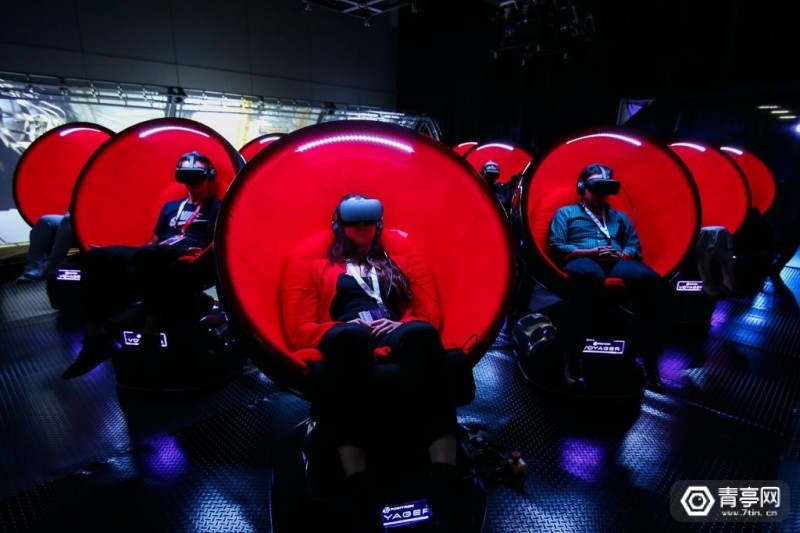 Cannes-_XR_Positron_Voyager_VR_Chair_300dpi-1024x683