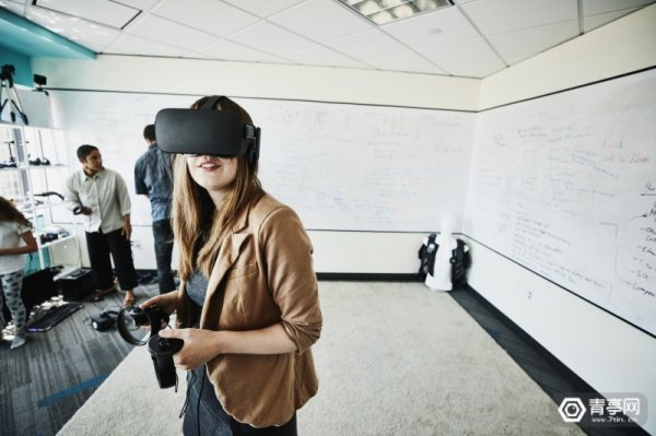 美国银行将用VR技术培训线下网点约5万名员工